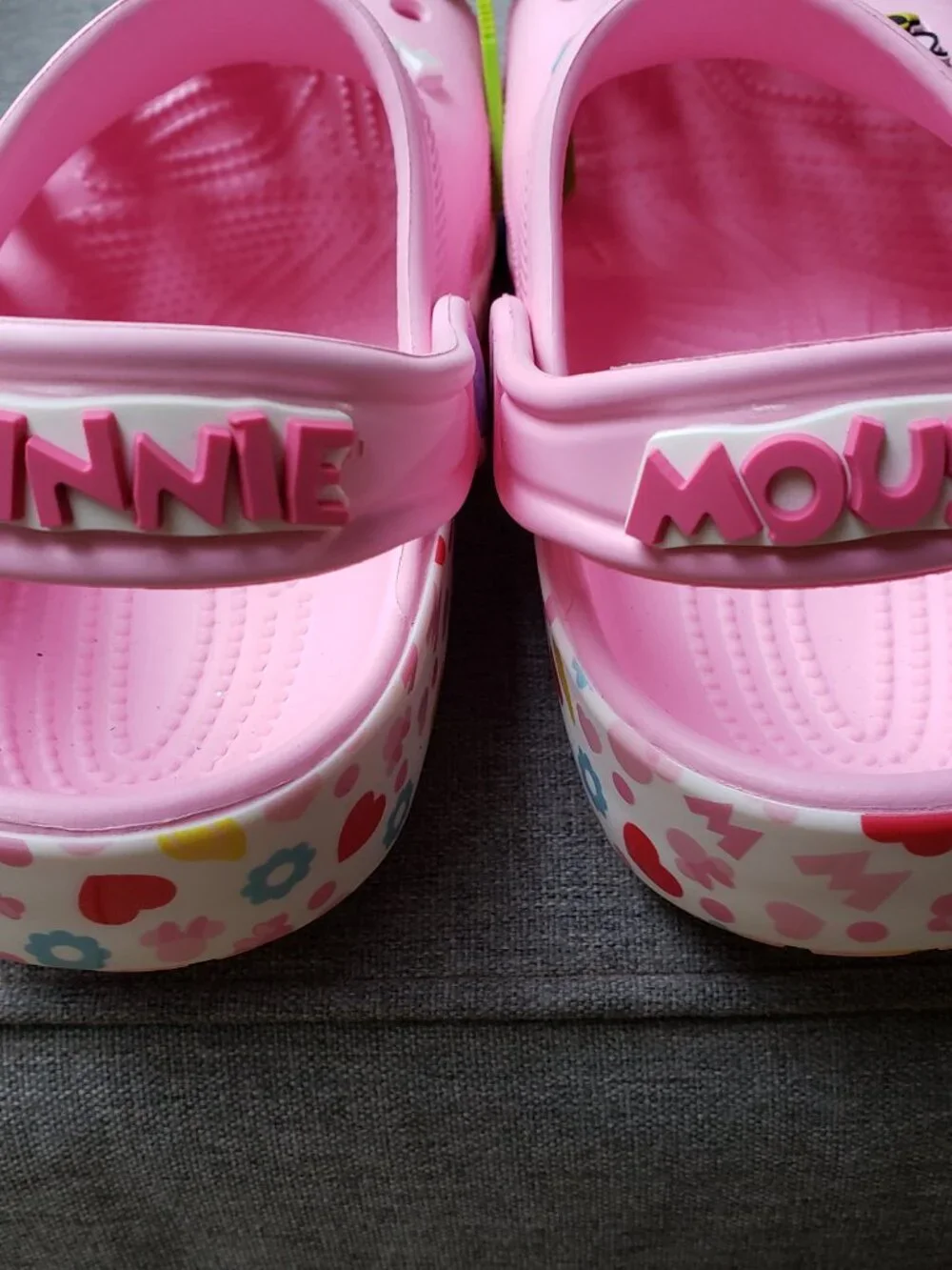 BNWT Disney Minnie Mouse Classic Clog (J2) CROCS think pink - Picture 5 of 7